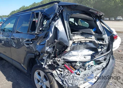 2020 Toyota Rav4 Xle z USA, uszkodzony, nr VIN 2T3RWRFV1LW082785